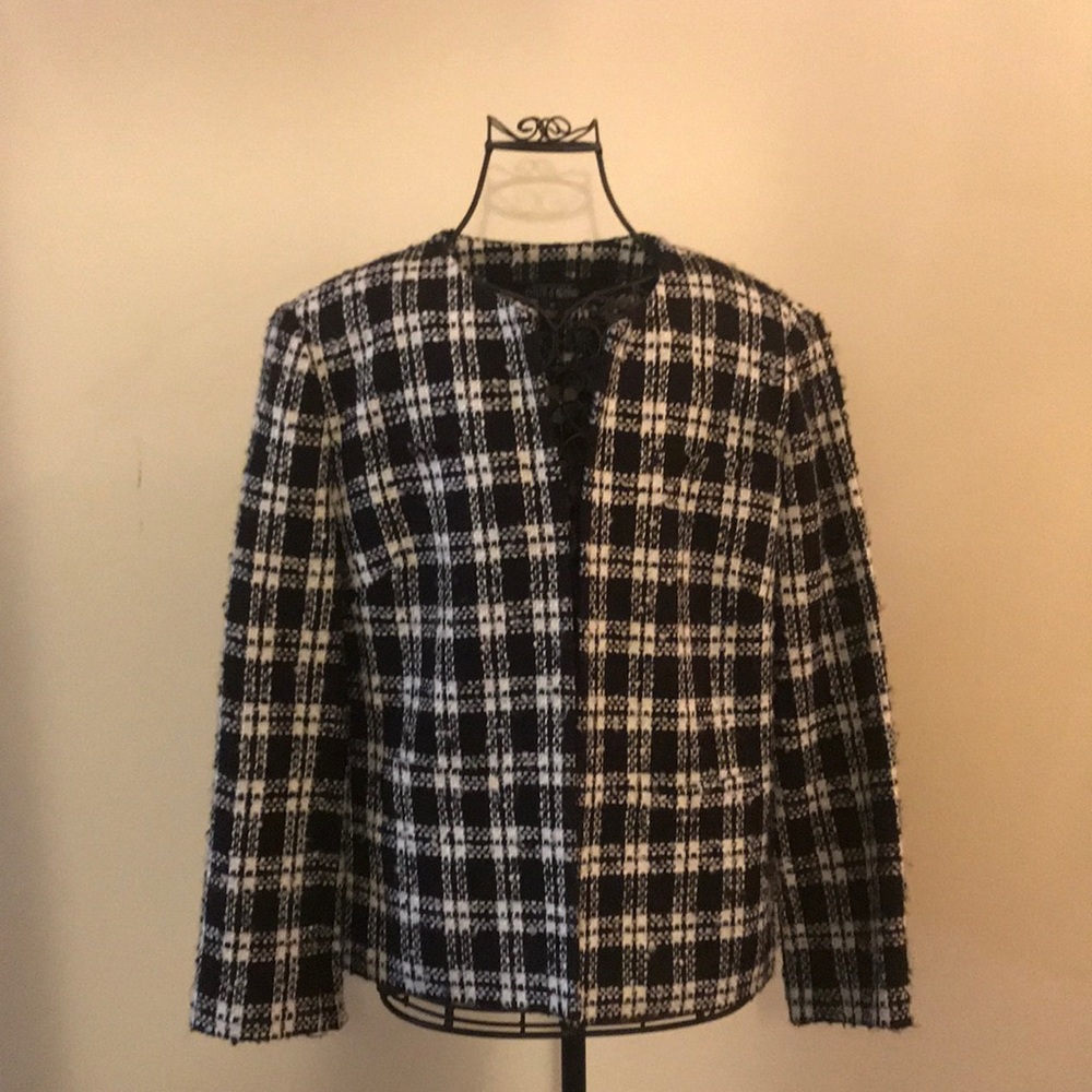 Black and White Womens boucle’ jacket (lined)